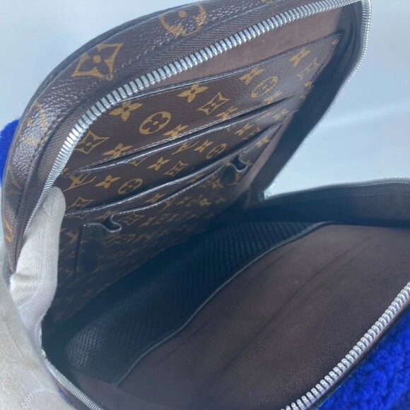 LOUIS VUITTON M40276 Monogram Marc Newson collaboration Celebrating Backpack - Picture 4 of 15